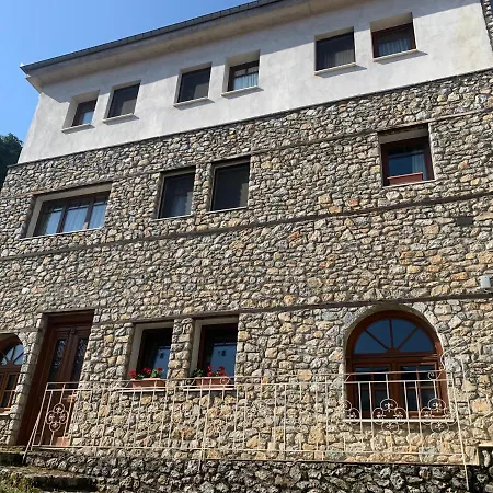 οικια αποζαρι μεγαλη περσα 公寓 卡斯托里亚