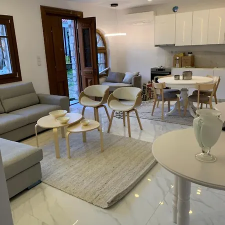 οικια αποζαρι μεγαλη περσα דירה